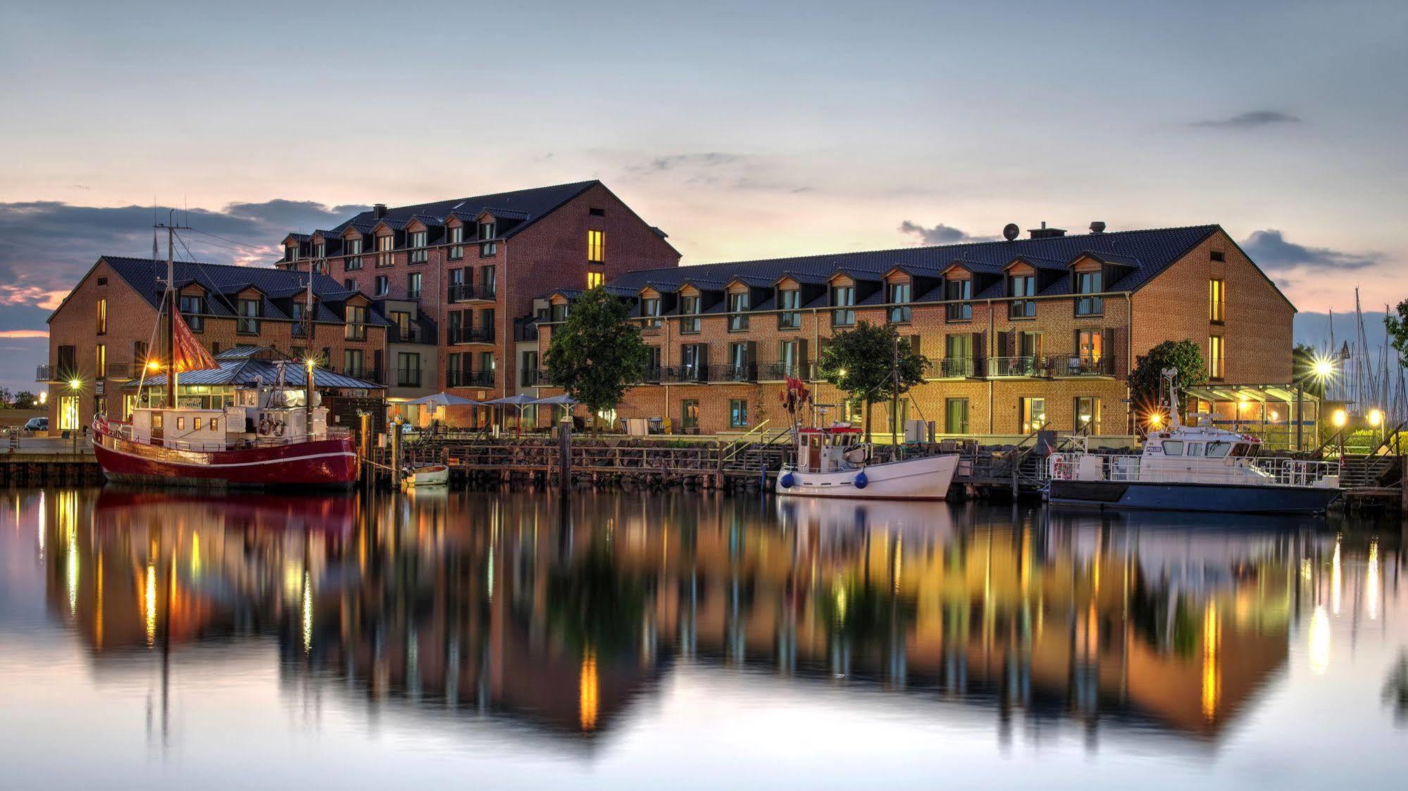 Hafenhotel Meereszeiten Heiligenhafen Εξωτερικό φωτογραφία