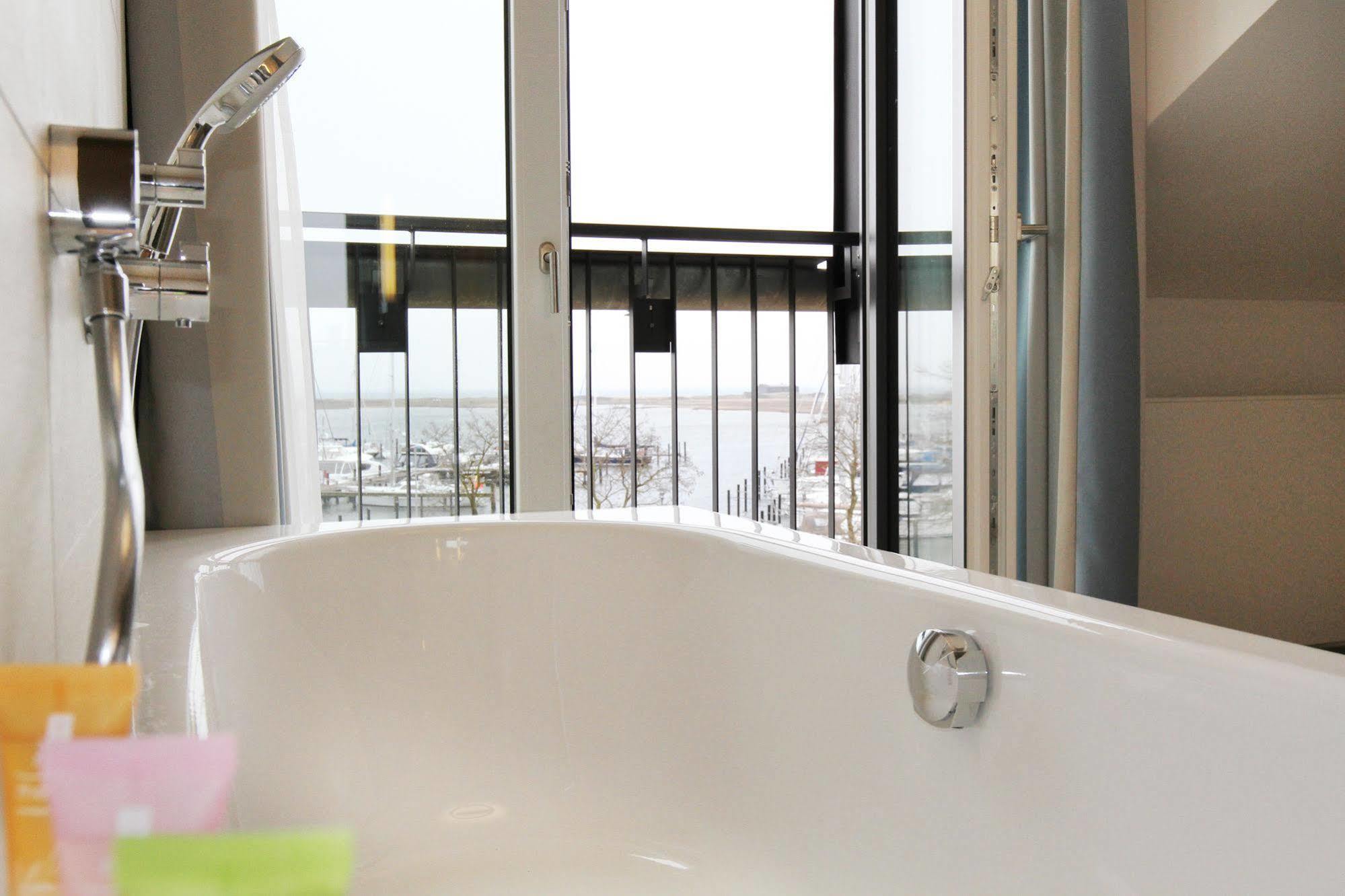 Hafenhotel Meereszeiten Heiligenhafen Εξωτερικό φωτογραφία