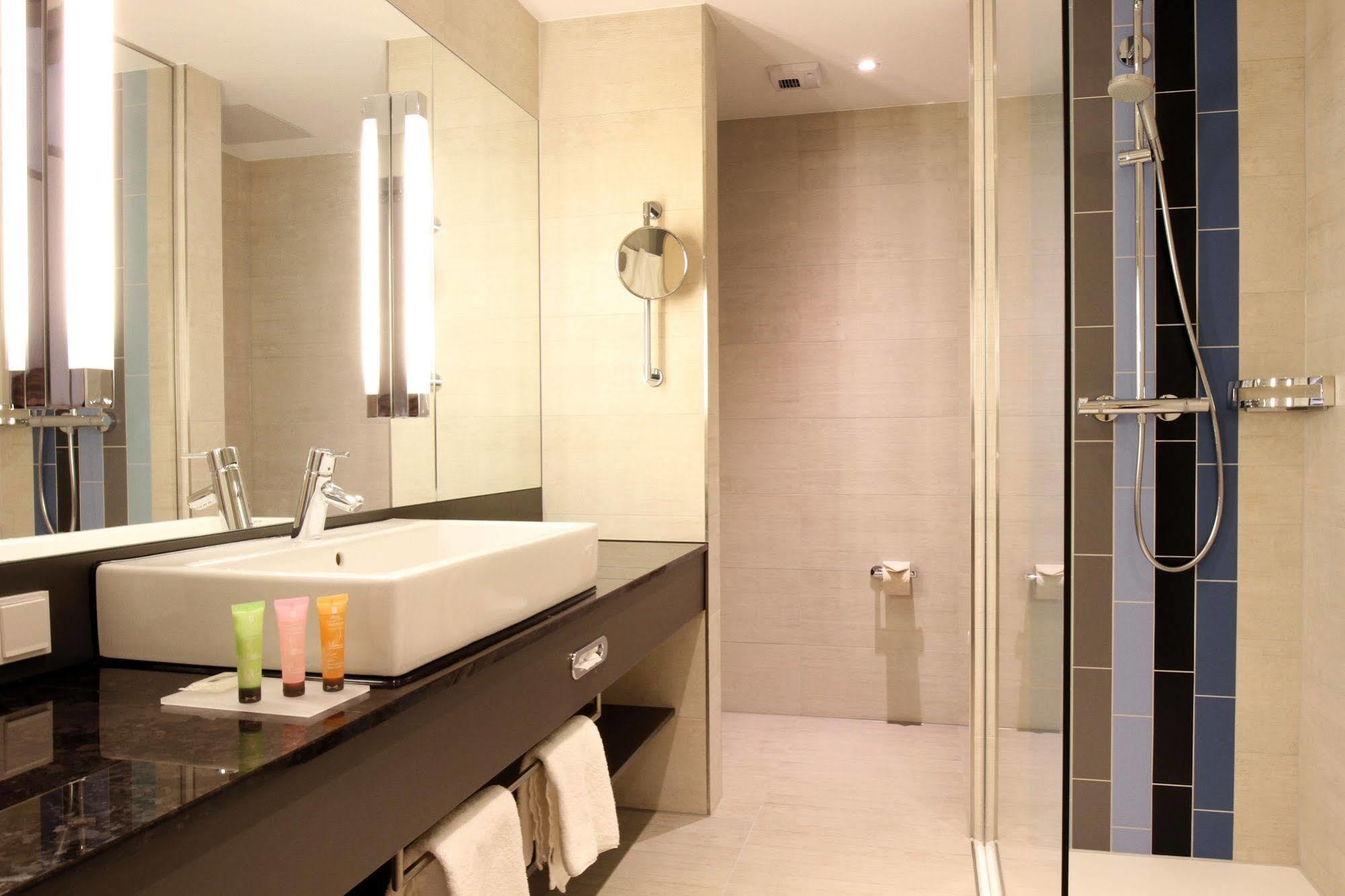 Hafenhotel Meereszeiten Heiligenhafen Εξωτερικό φωτογραφία