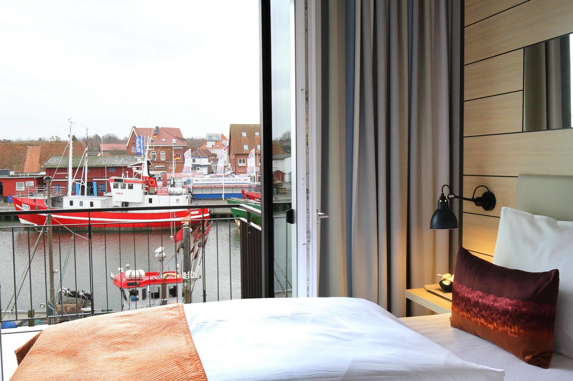 Hafenhotel Meereszeiten Heiligenhafen Εξωτερικό φωτογραφία
